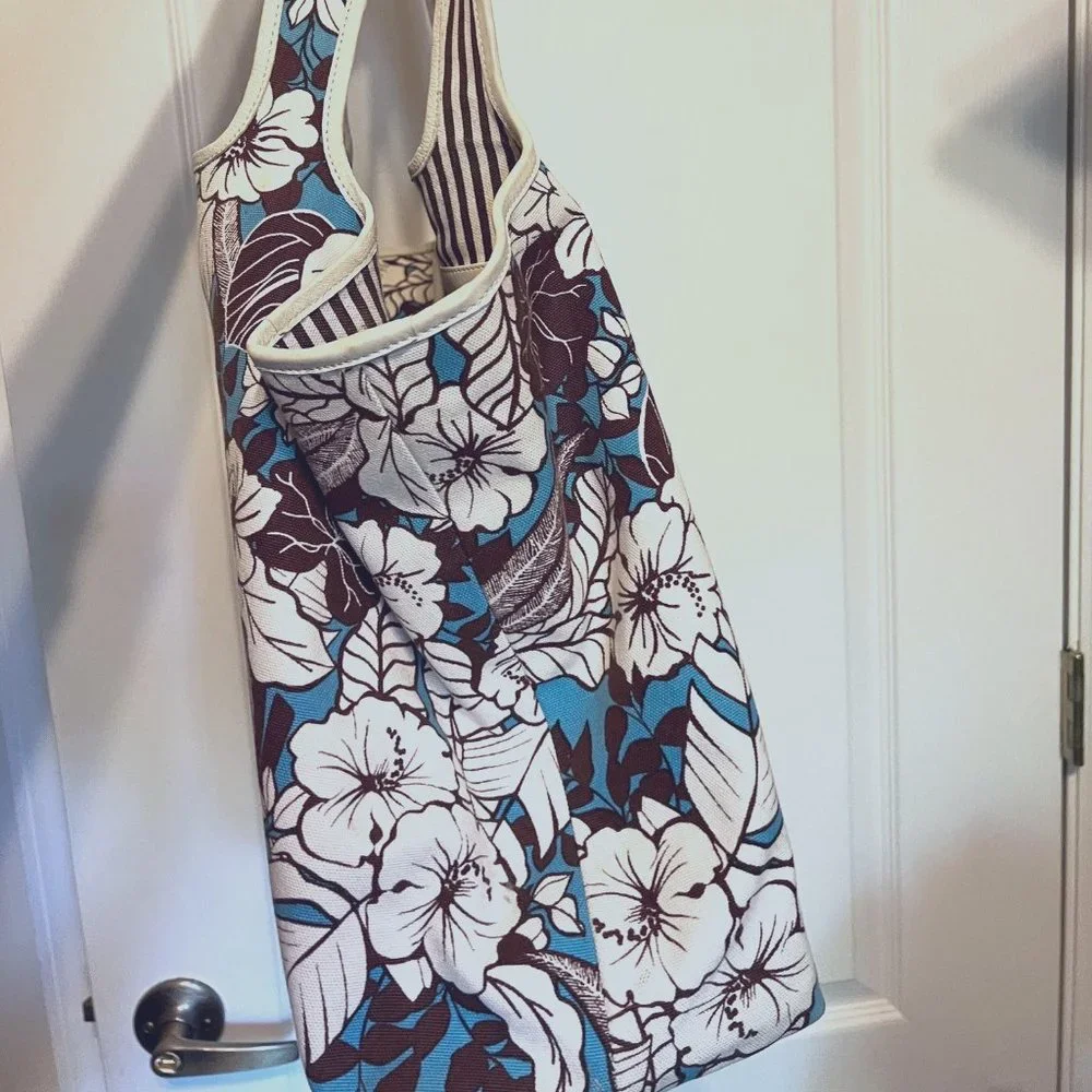 Cole Hann-Large Tote-Leather & Cloth-Snap Close Inside-Pockets-Travel-Beach
